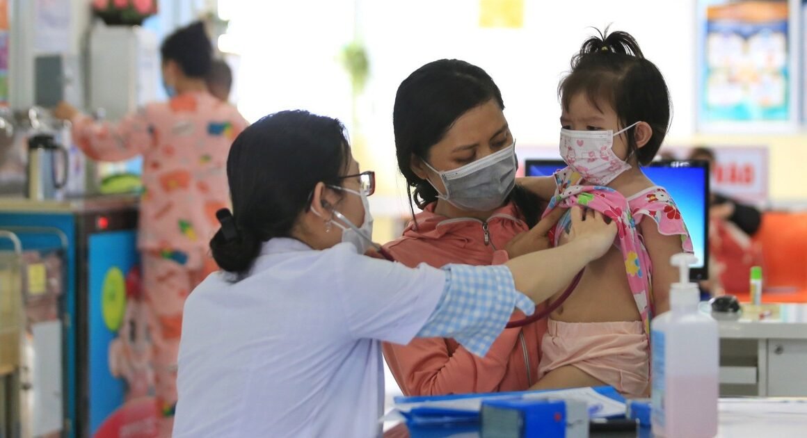 KHẢ THI VÀ HIỆU QUẢ – ĐỘC QUYỀN CHIẾN LƯỢC CHĂM SÓC SỨC KHỎE NHÂN DÂN ĐANG ĐƯỢC BỘ Y TẾ NÉN GÌ ?