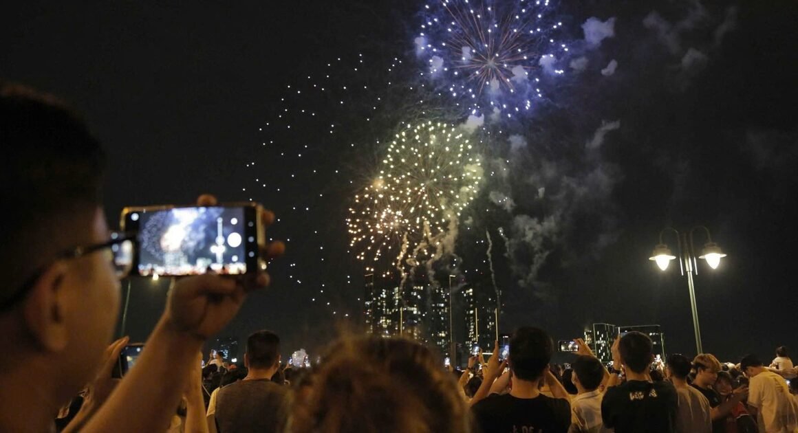 KHÁM PHÁ NHỮNG ĐIỂM BÁO PHÒNG TẠI TP.HCM NHẬN MÙA PHÁO HOA SÁNG NGỜI TRONG ĐÊM 2.9!