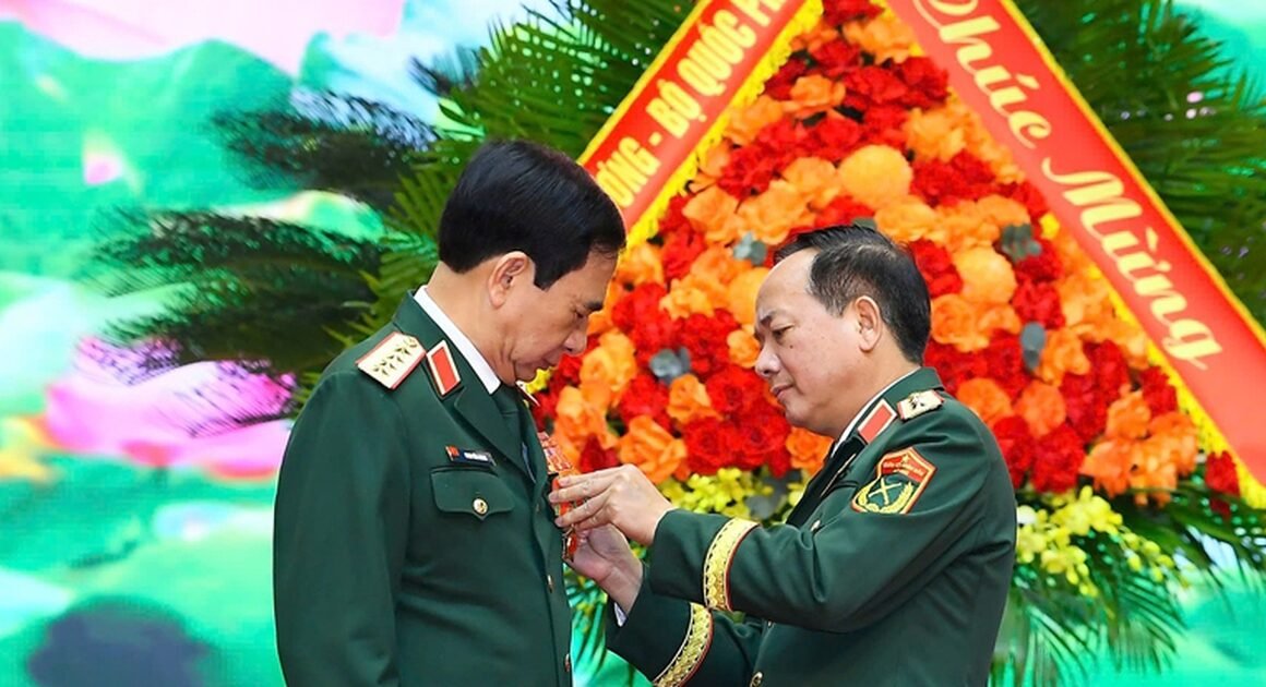 DÂN TỘC VINH DANH NHỮNG LÃNH ĐẠO VÀNG, AI ĐƯỢC TẶNG HUÂN CHƯƠNG QUÂN CÔNG HẠNG NHẤT VÀ NHÌ?