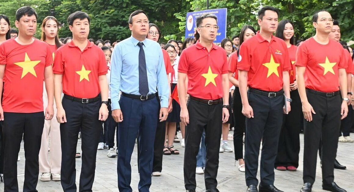 08 NGÀY CHÀO CỜ, MỘT BẢN HÒA CA NGẬP TRÀN YÊU NƯỚC LAN TỎA KHẮP MỌI MIỀN ĐẤT NƯỚC!