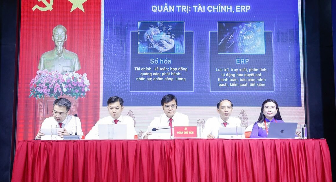 BÁO CHÍ VÀ TRUNG TÂM HỖ TRỢ ĐỀ CAO VAI TRÒ CỦA ĐẢNG VÀ ĐẢNG VIÊN TRONG ĐỔI MỚI.