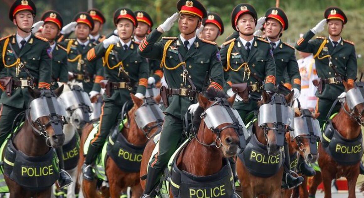 KHẨN: HÀNG CHỤC NGHÌN CHIẾN SĨ ĐANG RÕ RỆT LUYỆN TẬP CHO MỪNG KỶ NIỆM 80 NĂM CÁCH MẠNG THÁNG TÁM VÀ QUỐC KHÁNH 2.9!