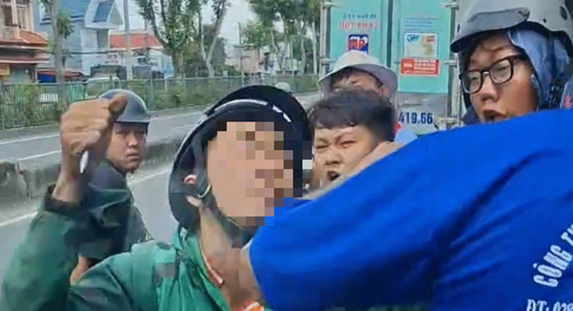 XÁC SUẤT XẢY RA TAI NẠN NGẦM, CÙNG CUỘC CẠNH TRANH QUYẾT LIỆT GIỮA TÀI XẾ XE TẢI VÀ NGƯỜI ĐIỀU KHIỂN XE MÁY!