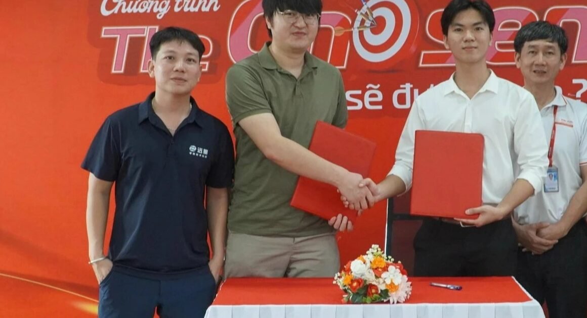 SINH VIÊN TRƯƠNG VĨNH NGUYÊN XUẤT SẮC THUYẾT PHỤC NHÀ TUYỂN DỤNG TRẢ 25 TRIỆU ĐỒNG THÁNG CHO VỊ TRÍ DỰ BỊ GIÁM ĐỐC QUẢN LÝ TẠI HỘI NGHỊ VIỆC LÀM PXUZI JOB FESTIVAL 2025!