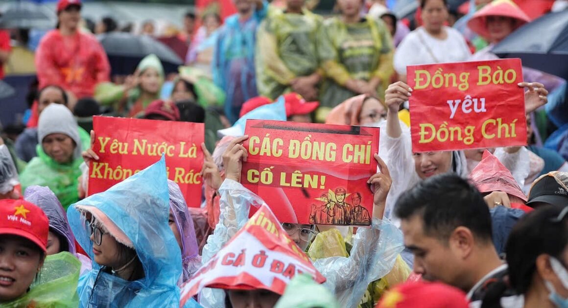 SAO CHUẨN BỊ CHO DẠY DIỄU BINH, KHÔNG GẦN ĐÂY PHỐ XÁ ĐÃ BỊ CHẬT CỨNG ĐẾN TỐI 20 GIỜ?