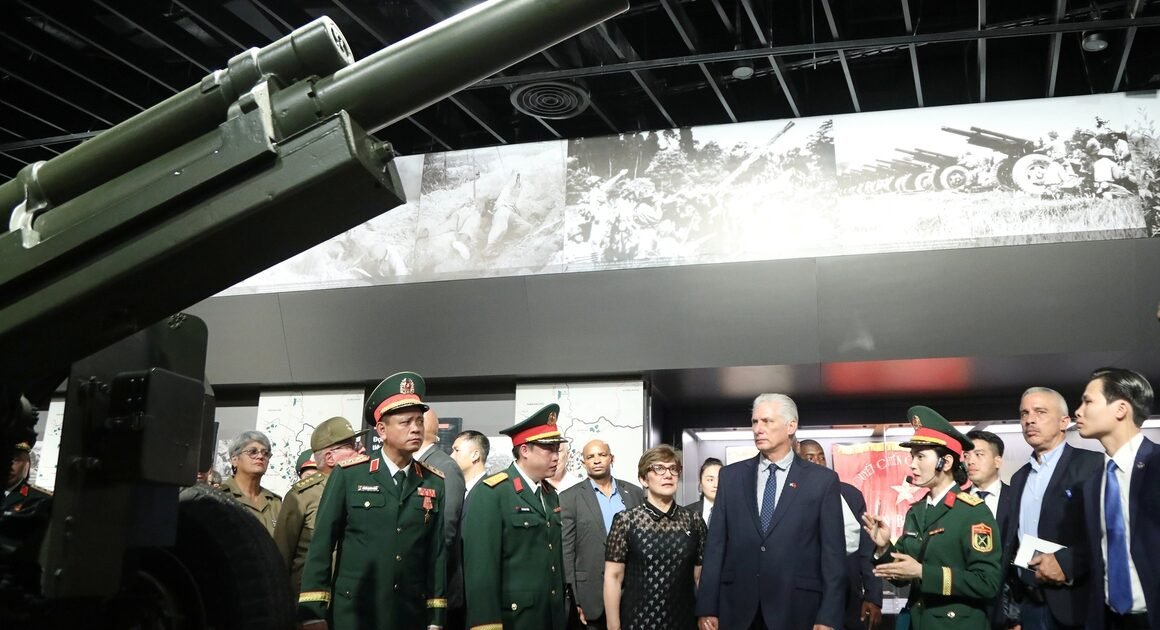 KHÁM PHÁ CHUYẾN THĂM ĐẶC BIỆT CỦA BÍ THƯ THỨ NHẤT CUBA ĐẾN BẢO TÀNG LỊCH SỬ QUÂN SỰ VIỆT NAM