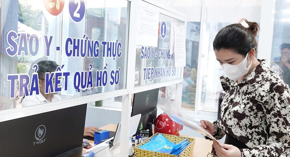 AI ĐANG CẬN KỀ KHIẾN NHIỀU HỒ SƠ CHỨNG THỰC Ở CẤP XÃ VƯỢT QUÁ TẢI, GIẢI PHÁP NÀO ĐANG ĐƯỢC KHẨN CẦU?