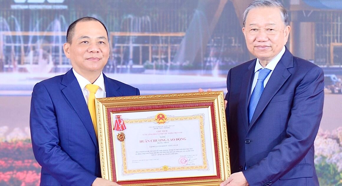 TẬP ĐOÀN VINGROUP ĐƯỢC VINH DANH VỚI HUÂN CHƯƠNG LAO ĐỘNG HẠNG NHẤT NHỜ ĐỐI MẶT of MỘT DỰ ÁN QUY MÔ LỚN TẠI HÀ NỘI!