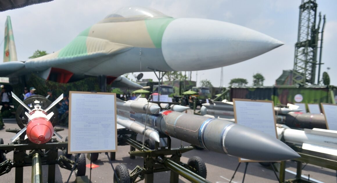 KHÁM PHÁ DANH SÁCH 5 LOẠI TÊN LỬA HIỆN ĐẠI MÀ SU-30MK2 CÓ THỂ GỬI GÁM NHẤT TẠI TRIỂN LÃM!
