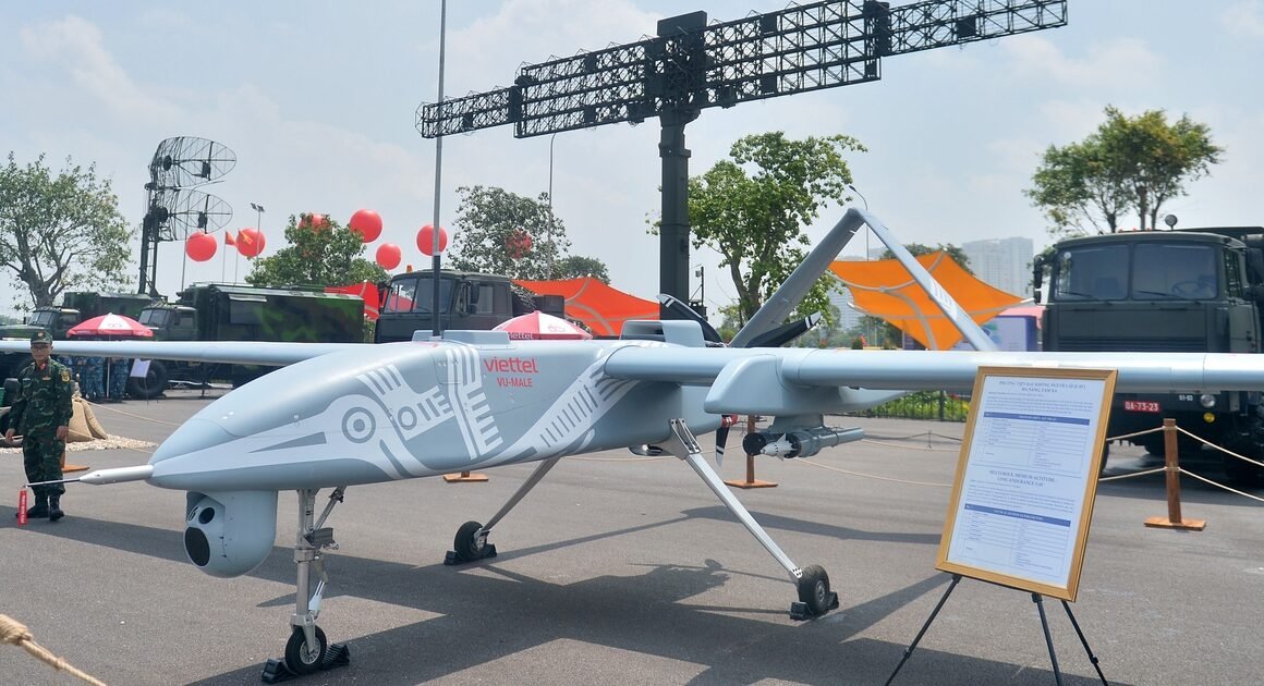 KHÁM PHÁ UAV ĐA NĂNG TẦM XA VIỆT NAM: BƯỚC Đột PHÁ MỚI TRONG CÔNG NGHỆ QUÂN SỰ!