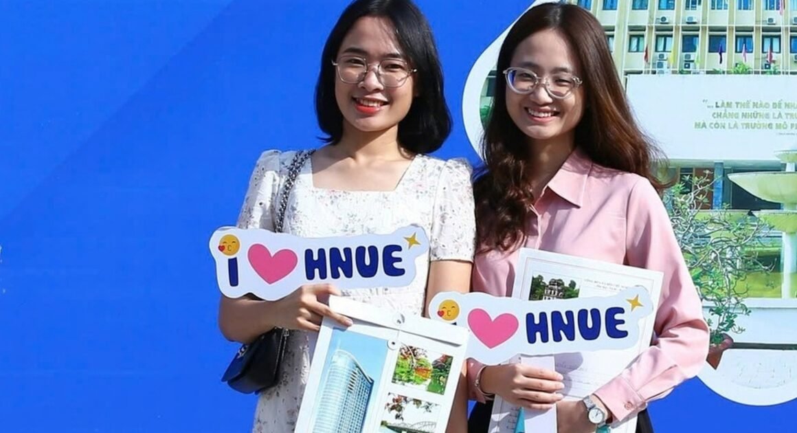 BẤT CHẤP ĐỊA ĐIỂM, ĐIỂM CHUẨN NGÀNH SƯ PHẠM LUÔN Ở MỨC CAO, ĐẶC BIỆT KHÁNG KHẢN VỚI NHỮNG NGÀNH XÉT TUYỂN KHỐI C.