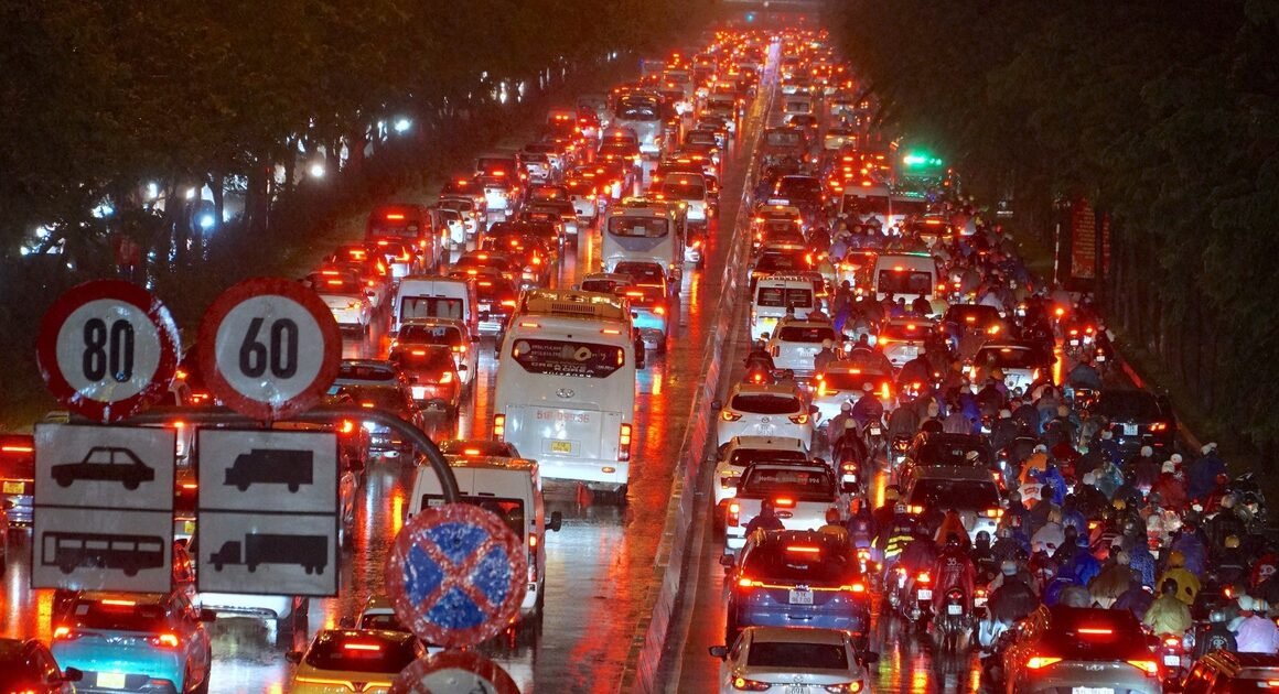 NGUY CƠ TẮC NGHẼN KHỦNG KHIẾP SAU CƠN MƯA LỚN TRÊN ĐƯỜNG VÕ NGUYÊN GIÁP VÀ ĐIỆN BIÊN PHỦ!