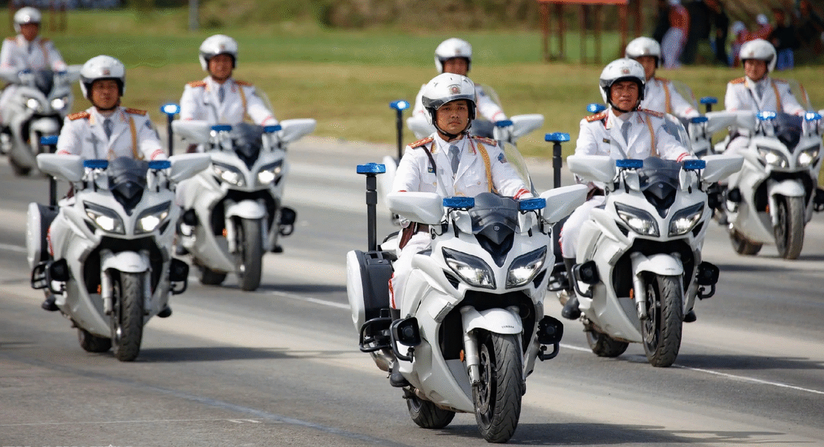 SAO CHO AN TOÀN TUYỆT ĐỐI, HÀ NỘI CẤM ĐƯỜNG SỚM HƠN DỰ KIẾN ĐẾN 4 GIỜ 30 PHÚT!