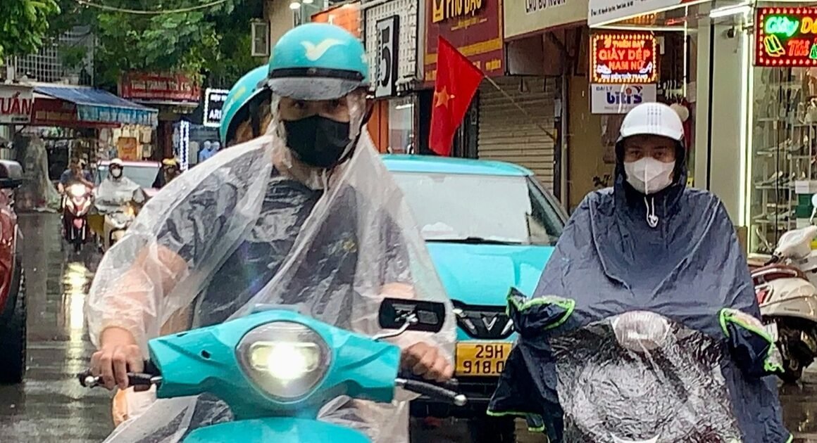 ÁP THẤP NHIỆT ĐỚI KHIẾN MƯA LỚN, CẢNH BÁO BÃO SẴN SÀNG Ở BẮC BỘ TỪ THANH HÓA ĐẾN HUẾ!