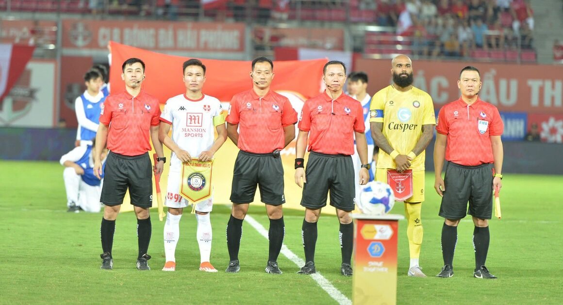 CHUYỆN SỐC Ở KIỂM TRA TRỌNG TÀI V-LEAGUE: MỘT NGƯỜI BỊ NGẤT ĐỢI, CẦN CẤP CỨU KHẨN CẤP