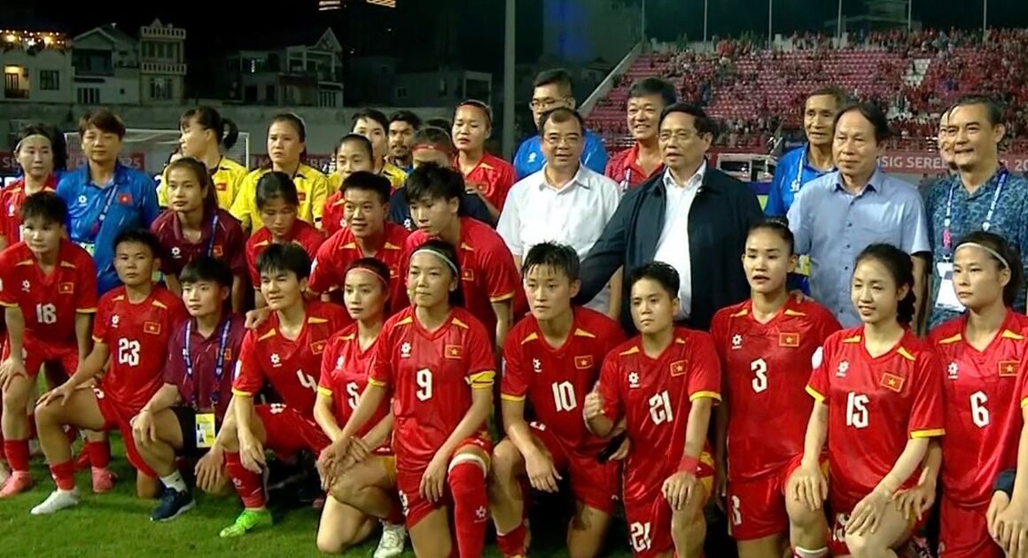 ĐỘI TUYỂN NỮ VIỆT NAM GẶP KHÓ KHĂN VỚI ƯỚC CHIẾN THẮNG TỐI ƯU TẠI BÁN KẾT GIẢI ĐẤU ĐÔNG NAM Á 2025!