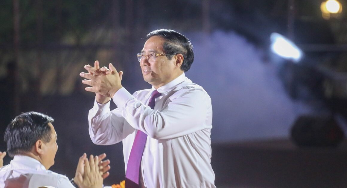 KHÁNH THÁI KHÍ THẾ HÀNH ĐỘNG CÙNG THỦ TƯỚNG PHẠM MINH CHÍNH TẠI TRUNG TÂM CHIÊM NGHỊCH “THỜI CƠ VÀNG” DAY DỞN TRÊN ĐẦU CẦU HUẾ!