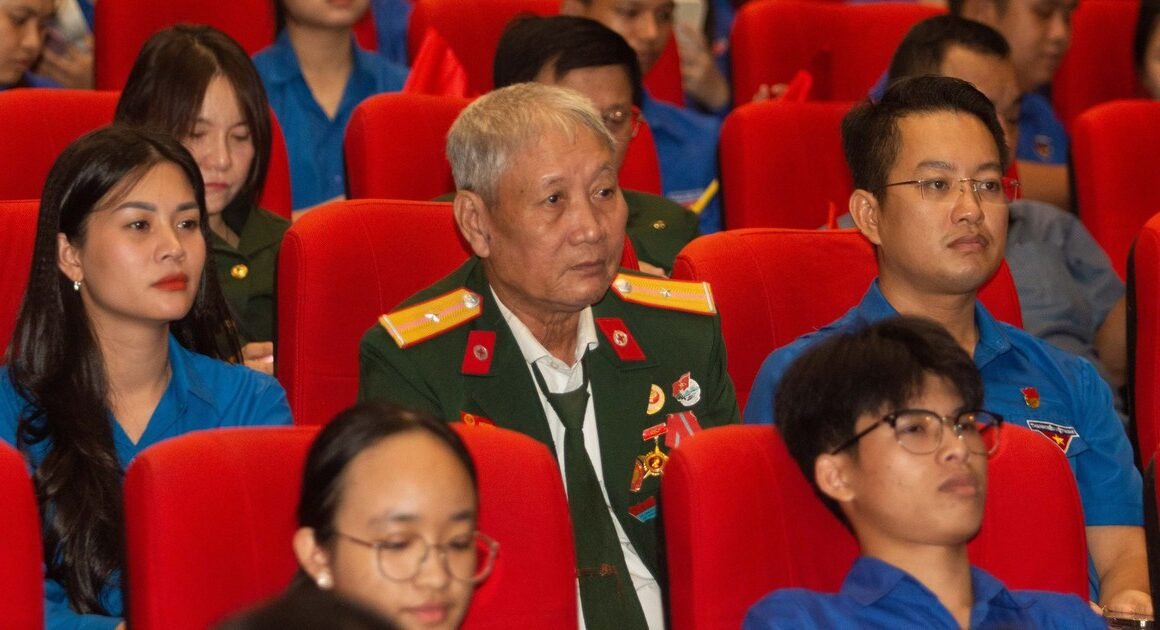 BẠN CÓ BIẾT ĐÃ GÂY RA XÚC ĐỘNG LÂU DÀI KHI HỌ NHỚ VỀ NHỮNG NGƯỜI ĐỒNG ĐỘI TRÊN ĐẤT QUẢNG TRỊ SAU XEM ‘MƯA ĐỎ’?