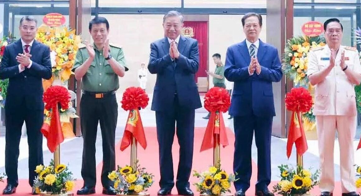 KHÁNH THÀNH TRỤ SỞ MỚI CỦA BỘ CÔNG AN SAU GẦN 18 THÁNG XÂY DỰNG, TỔNG BÍ THƯ TÔ LÂM TRỰC TIẾP DỰ LỄ CẮT BĂNG VÀ TRỒNG CÂY LƯU NIỆM