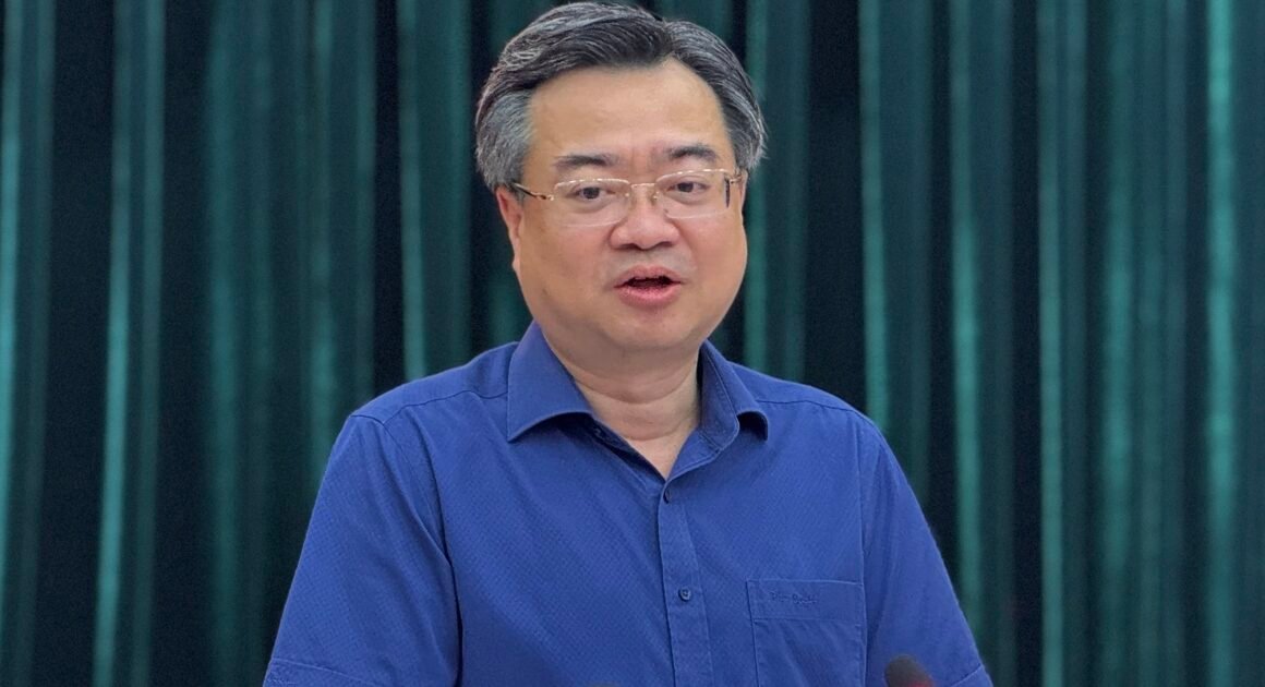 KHẨN TRƯƠNG: AI SẼ LÀ NGƯỜI ĐỨNG TRONG TẬN MẮT CỦA QUẢN LÝ ĐÔ THỊ?