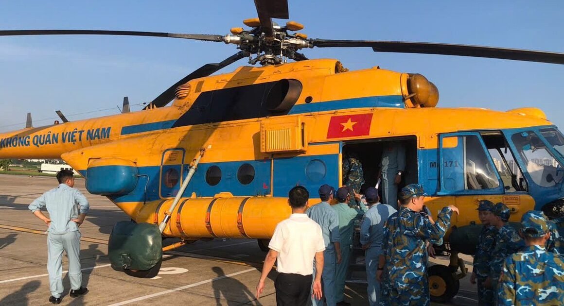 KHI MƯA LŨ CẦN CỨU HỘ, MÁY BAY TRỰC THĂNG CHINH PHỤC ĐIỆN BIÊN ĐỂ ĐẾN GẦN HƠN NGƯỜI DÂN