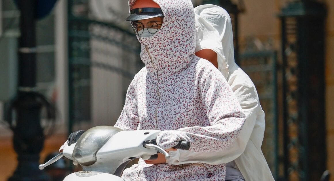 NHIỆT ĐỘ NGOÀI TRỜI THÊM CHÁY GẤP GỐI NHIỆT ĐỘ TRONG LỀU, VẠCH RĂNG SỰ KHÁC BIỆT KHÓ TIN!