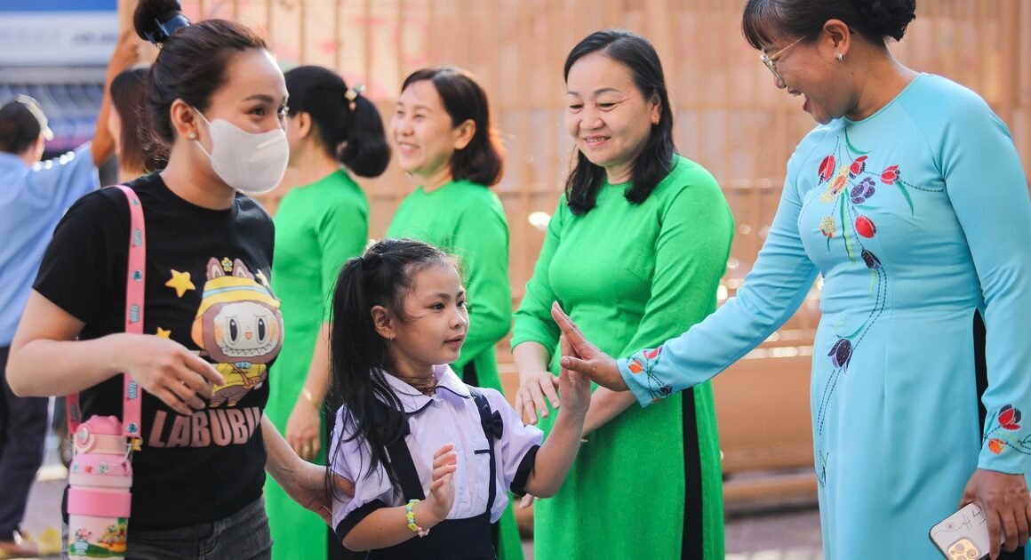 SỐ TRƯỜNG HỌC Ở TP.HCM SAU SÁP NHẬP VẠCH RA BẤT NGỜ: SAO CHỦ TỊCH XÃ ĐANG GẶP KHÓ VỀ VIỆC BỔ NHIỆM HIỆU TRƯỞNG?