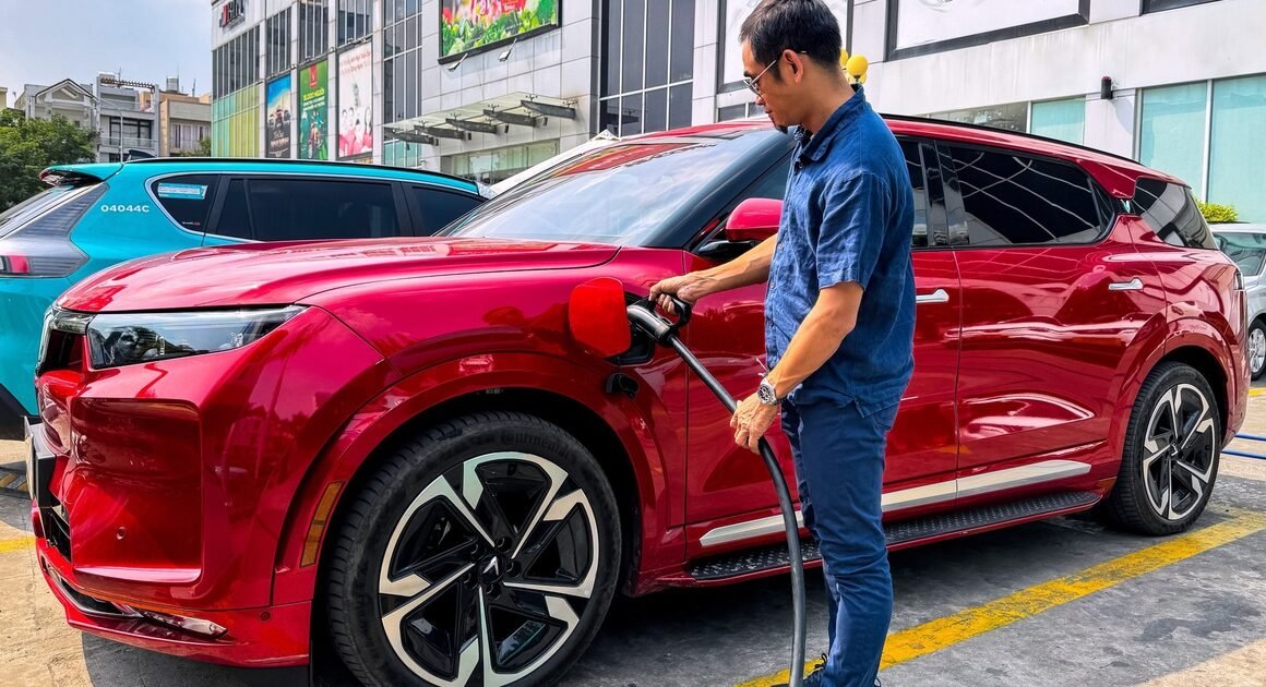 KHẮC PHỤC THÁCH THỨC TRẠM SẠC LÀ GÌ ĐỂ MỘT CHUYỂN ĐỔI GIAO THÔNG XANH THÀNH CÔNG?