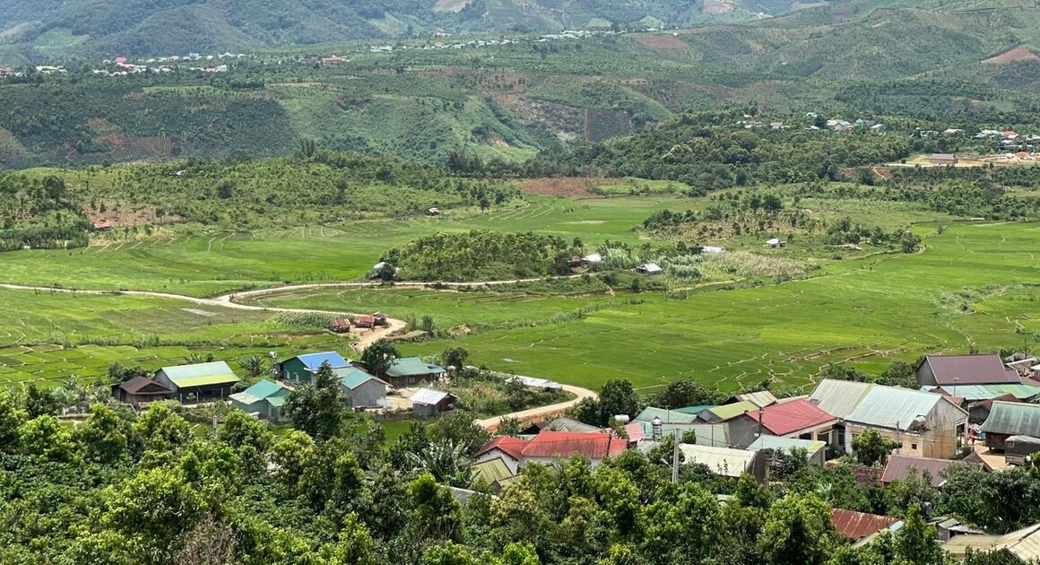 KHỞI ĐẦU HÀNH TRÌNH CỦA MỘT LÀNG XỐP DÙI KIÊN CƯỜNG VẠN ĐỜI MỚI KHỞI SÓNG SỨC SỐNG MỚI