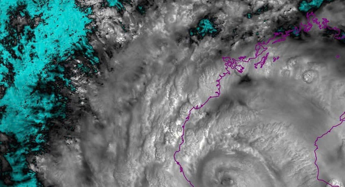 BÃO SỐ 5 CHẬM LẠI NHƯNG CƯỜNG ĐỘ VẪN KHỦNG, MƯA LỚN SẼ ĐỔ VÀO KHẮP NƠI, COI CHỚI!