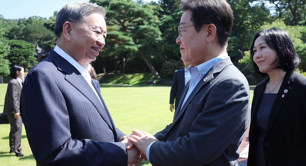 VIỆT NAM ĐANG TỎ RẰNG KHANG TRÊN BẢN ĐỒ QUỐC TẾ NHƯ THẾ NÀO?