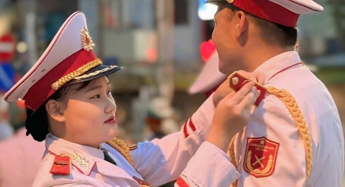 AI ĐÃ GẶP LẠI NGƯỜI THÂN “CHỐNG CHIẾN” TRONG GIÂY CHỐT, KHIẾN MUÔN NGƯỜI KHÓC NGẤT NGÂY!