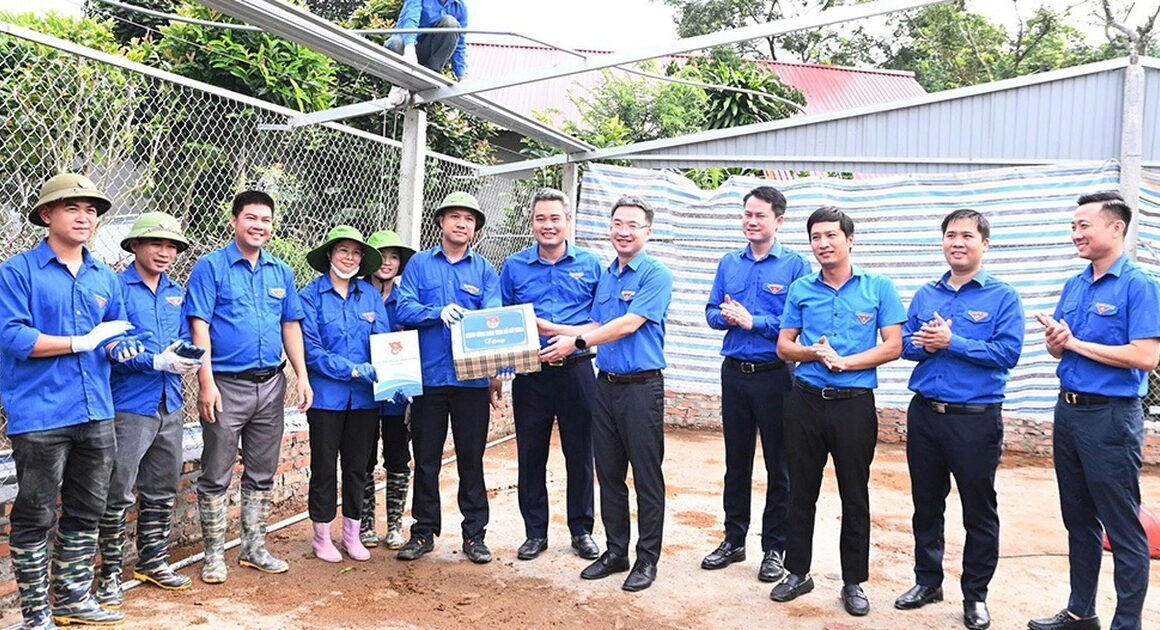BÍ THƯ TƯƠNG LAI CỦA TƯƠNG LAI ĐẾN THĂM DỰ ÁN ĐƯỜNG DÂY TRUYỀN TẢI KHỦNG 500 KV Ở PHÚ THỌ!