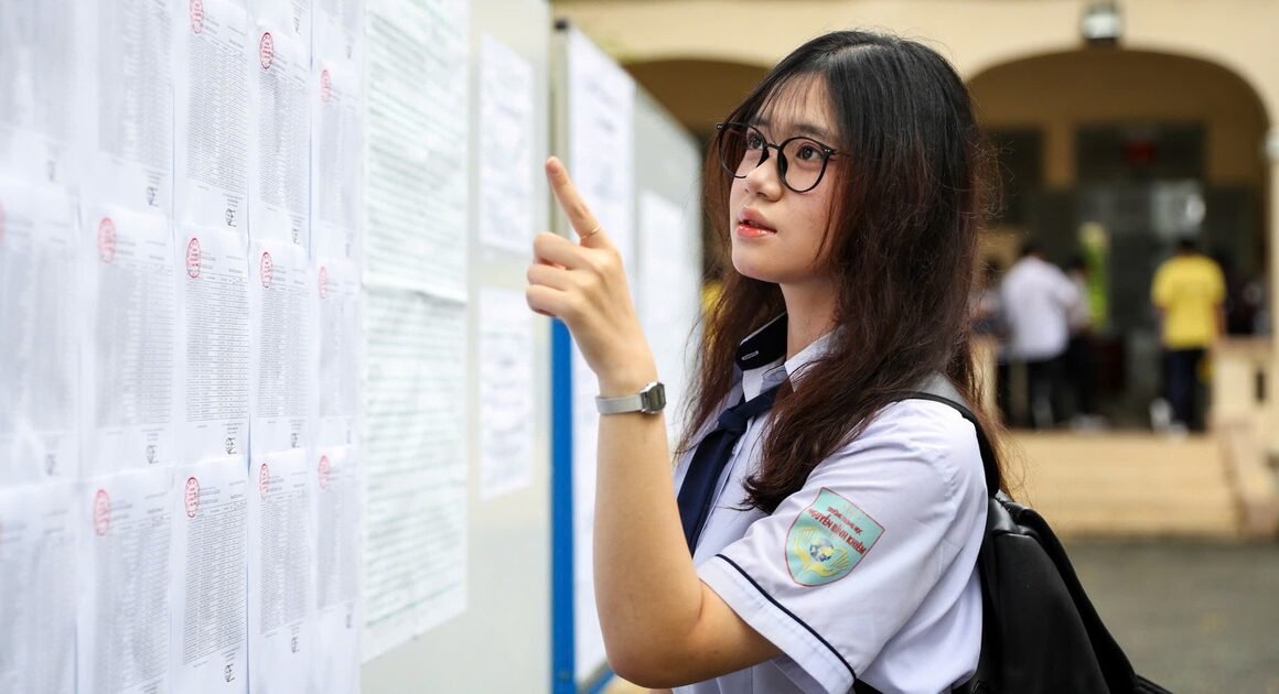 KHÁM PHÁ ĐIỂM CHUẨN ĐẠI HỌC 2025 BẤT NGỜ TỪNG PHƯƠNG THỨC XÉT TUYỂN!