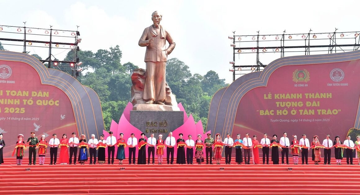 KHÁNH THÀNH TƯỞNG ĐÀI “BÁC HỒ Ở TÂN TRÀO” – NGỌT NGÀO NHỮNG DẤU ẤN LỊCH SỬ TẠI TUYÊN QUANG!
