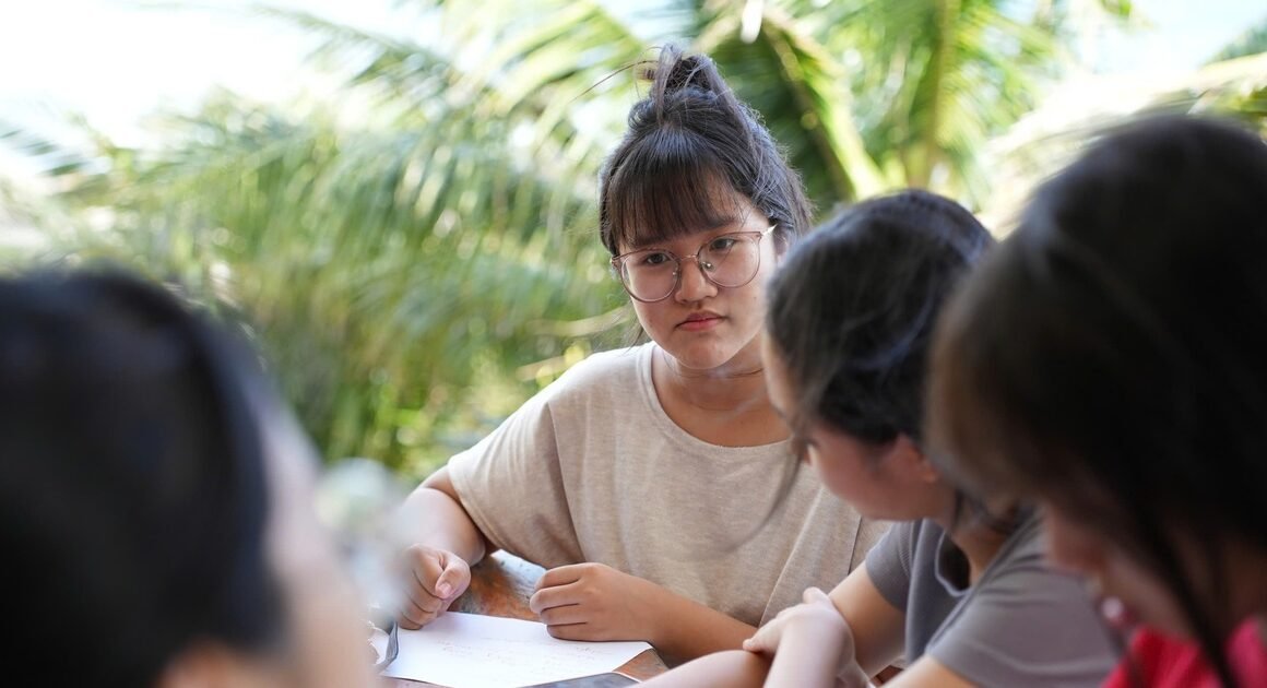 BẠN CHỈ CẦN KỂ CHUYỆN CỦA CHÍNH MÌNH, ĐỪNG ĐỂ AI MÁY MÓC LÀM ĐIỀU ĐÓ GIÙM!
