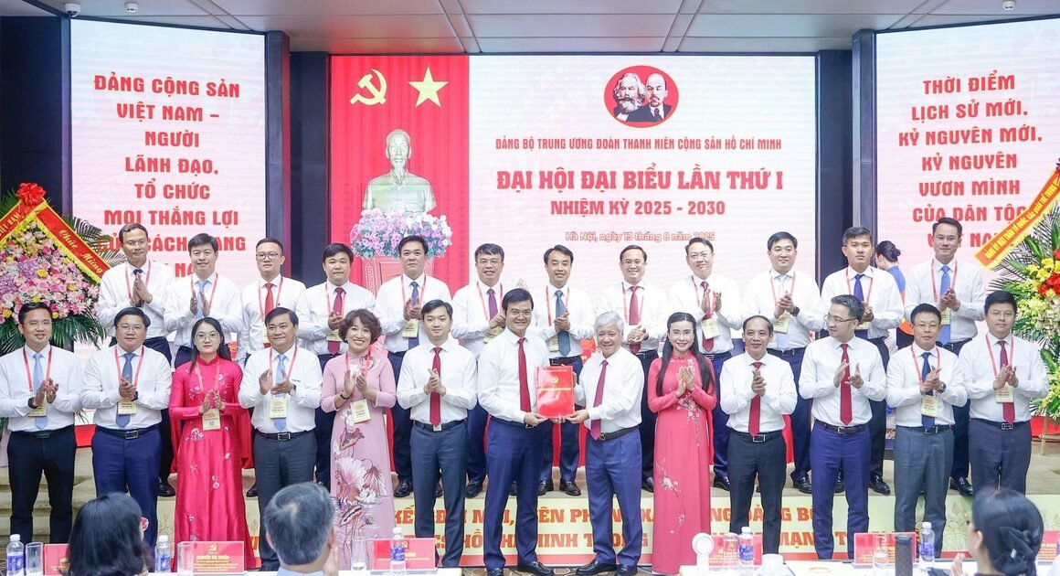 RA MẮT BAN CHẤP HÀNH MỚI, AI SẮP GẶP GỠ BÍ THƯ ĐẢNG ỦY TƯƠNG LAI?