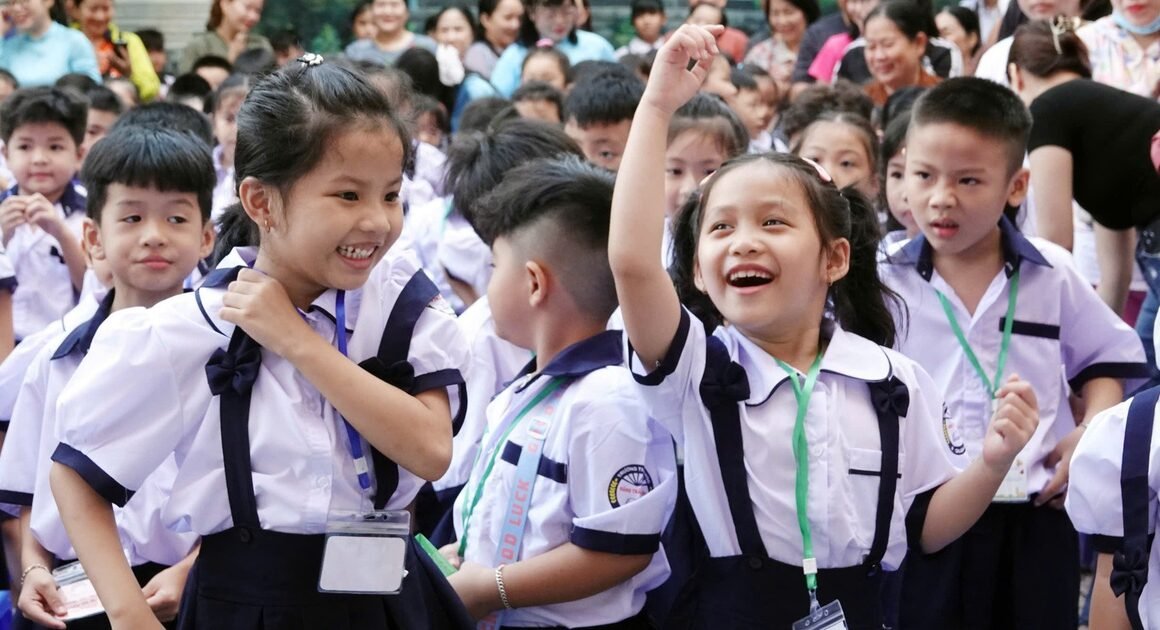 KHÓNG KHẮP BỖNG NGỜ, NHỮNG ĐÔI MẮT TRONG TRẮNG, NỤ CƯỜI TRONG BRỄ RỘN RỰC CÙNG NGÀY TỰU TRƯỜNG NĂM HỌC MỚI 2025 – 2026!