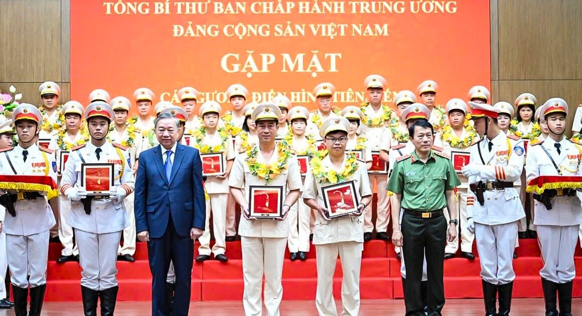 MỘT CHIỀU THÁNG 5, BIỂN XUẤT HIỆN CẢNH CỨU THẾ CÓ MỘT KHẨN CẤP KHÓ NGỜ