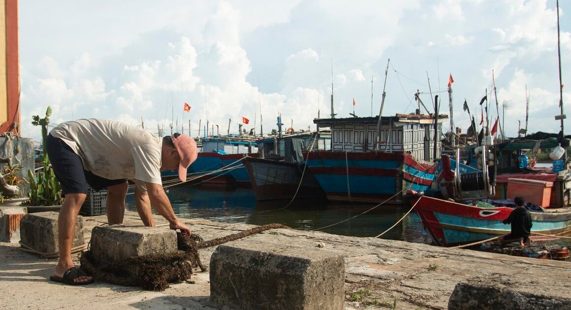 CÁCH ỨNG PHÓ BÃO SỐ 5 ĐANG LÙI ĐẦU XUỐNG GẦN, DÂN QUẢNG TRỊ ĐANG TĂNG CƯỜNG CHUẨN BỊ NHƯ THẾ NÀO?