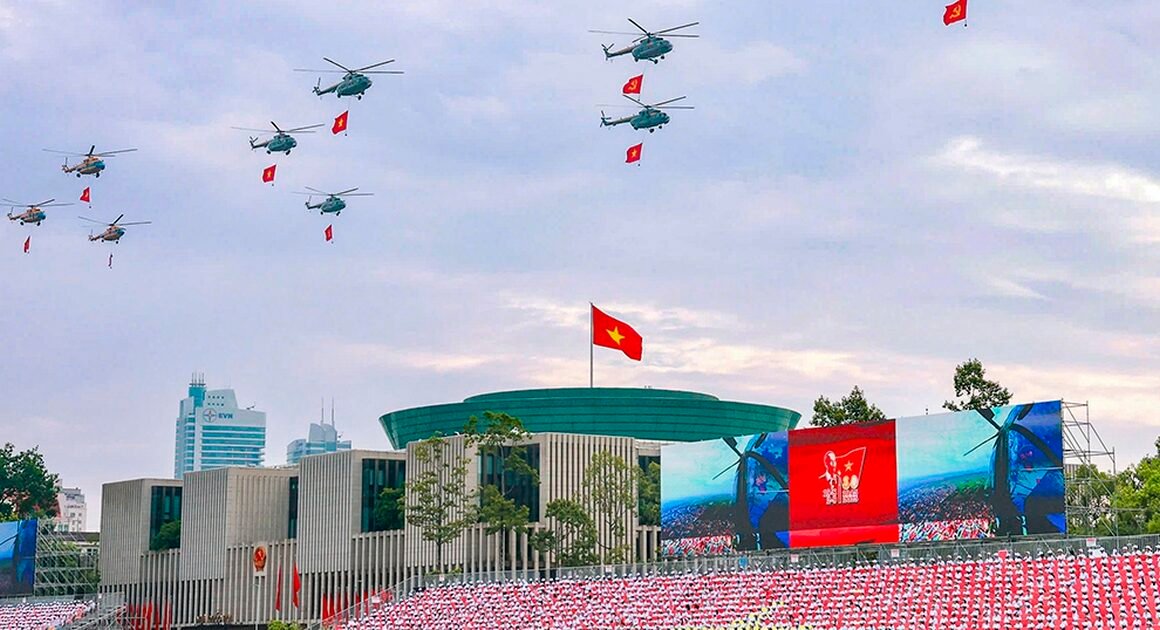 KHÁM PHÁ BẢO VỆ NÉT LỄ HỘI TỎA SÁNG RẠNG RỠ TẠI QUẢNG TRƯỜNG BA ĐÌNH!