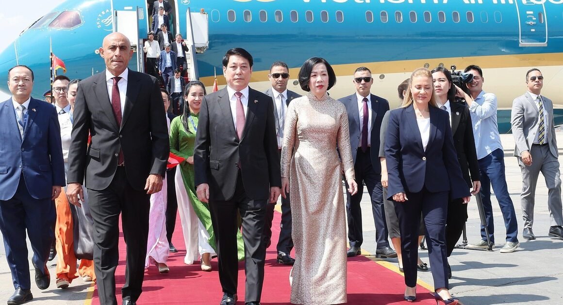 CHỦ TỊCH NƯỚC LƯƠNG CƯỜNG BẬT ĐẦU CHUYẾN THĂM CẤP NHÀ NƯỚC AI CẬP, MỞ RA CƠ HỘI HỢP TÁC ĐẶC BIỆT