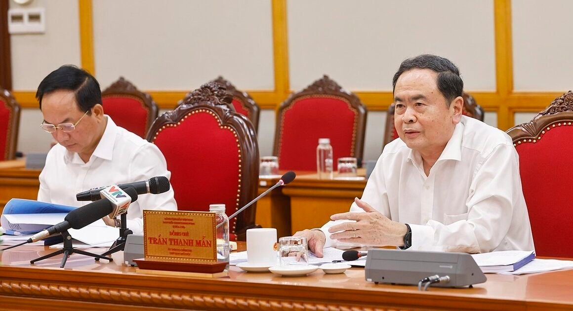 TỔ CÔNG TÁC CỦA BỘ CHÍNH TRỊ ĐANG ĐƯA RA NHỮNG GÌ ĐỂ ĐẠI HỘI ĐẢNG BỘ SẮP TỚI TRỞ NÊN HẤP DẮN HƠN BAO GIỜ HẾT!