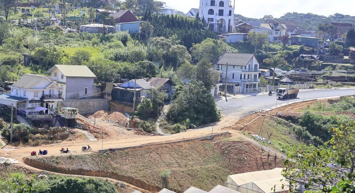 SAO CÁC DỰ ÁN LỚN TẠI LÂM ĐỒNG ĐANG BỊ CHẬM TRẦN VÌ VẤN ĐỀ GIẢI PHÓNG MẶT BẰNG?