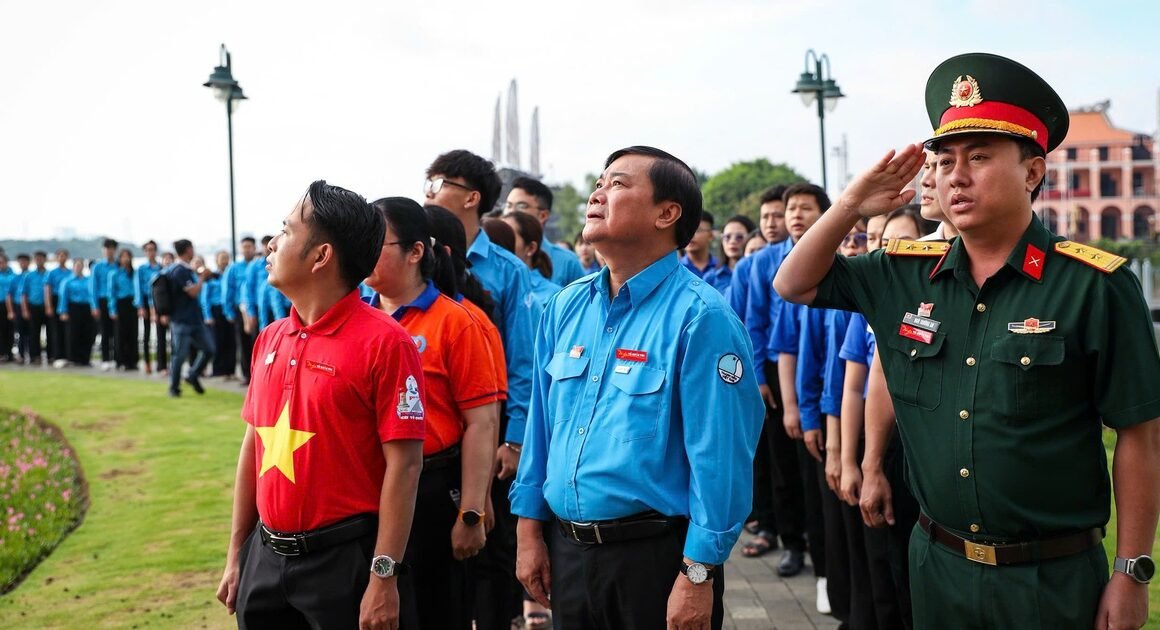 KHÓNG KHĂN TRẬN CHIẾN VÀNG RỬA LỬA, NHỮNG CHIẾN SĨ CẢM TỬ BẢO VỆ LÁ CỜ ĐỎ SAO VÀNG TRONG NGÀY ĐẦU KHÁNG CHIẾN NAM BỘ!