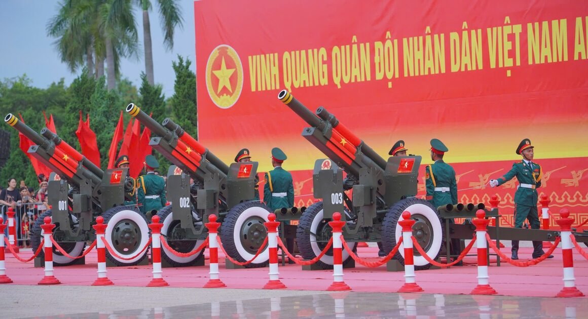 KHẨU PHÁO 105 MM BẬT CHƯƠNG, MỞ ĐẦU CHO HÀNH TRình LỊCH SỬ CỦA BUỔI DIỄU BINH ĐẶC BIỆT TRÊN QUẢNG TRƯỜNG BA ĐÌNH