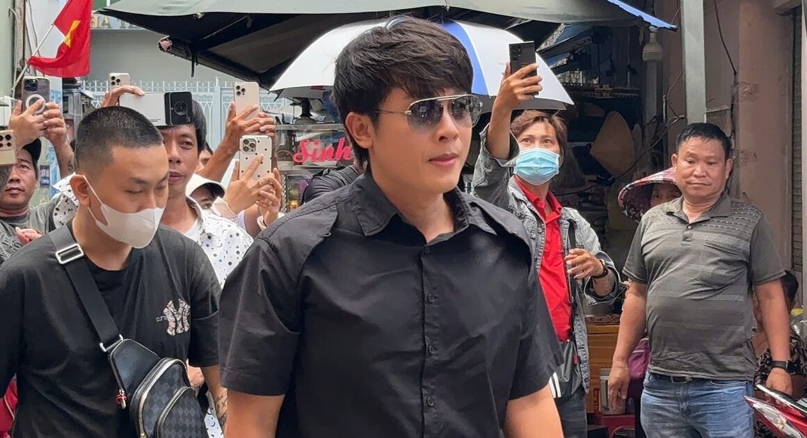 HÀNG ĐỒNG NGHIỆP ĐỒNG LOÀI TẬN TỤY ĐẠO ĐIỆU NGỌC TRINH TRƯỚC GIỜ HỎA TÁNG