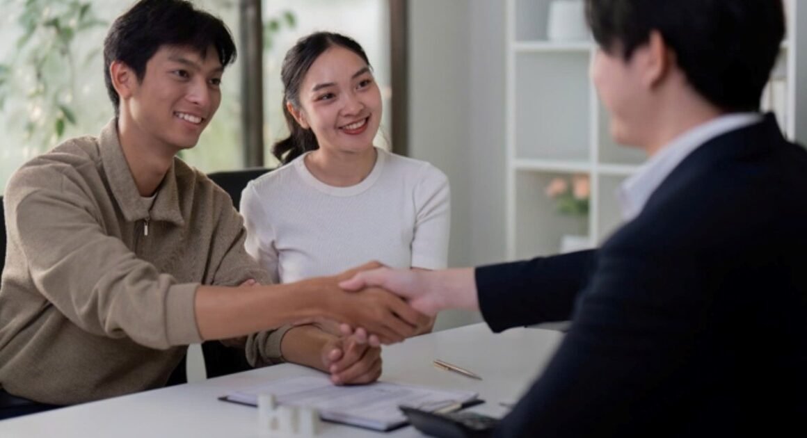 BẠN ĐÃ BIẾT CHƯA, TẠI SAO NHIỀU KHÁCH HÀNG UNG THƯ TUYẾN GIÁP GẶP KHÓ KHĂN KHI NHẬN QUYỀN LỢI BẢO HIỂM?