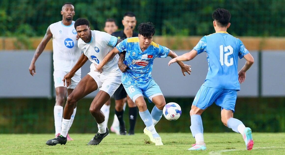 ĐÓN CHỜ TRẬN ĐẤU ĐỊNH MỆNH GIỮA ĐT VIỆT NAM VÀ CLB CAHN TRÊN SÂN TRUNG TÂM ĐÀO TẠO BÓNG ĐÁ TRẺ!