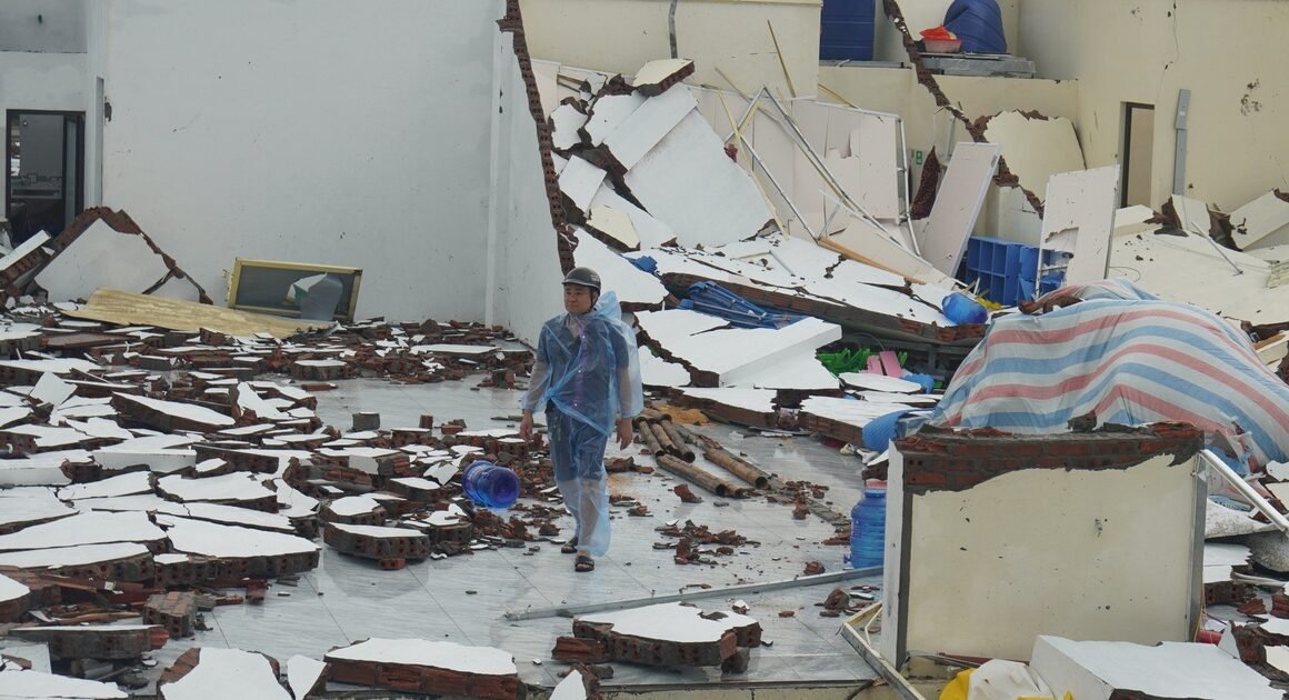 BÃO SỐ 10 GÂY THIỆT HẠI NẶNG, HÀNG CHỤC NGƯỜI TỬ VONG ĐẾN 19 GIỜ HÔM NAY!